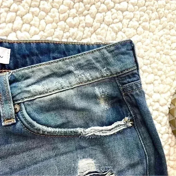 KanCan Mid Rise Cotton/Rayon Super Distressed Faded Mom Jean Shorts Size 7/27 - Picture 5 of 15